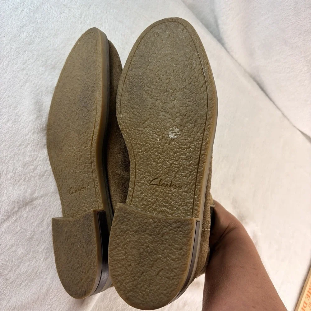 Clarks Men's Jaxen Chelsea Suede Ankle Boots Taupe 9.5 EUC Minimalist Comfort